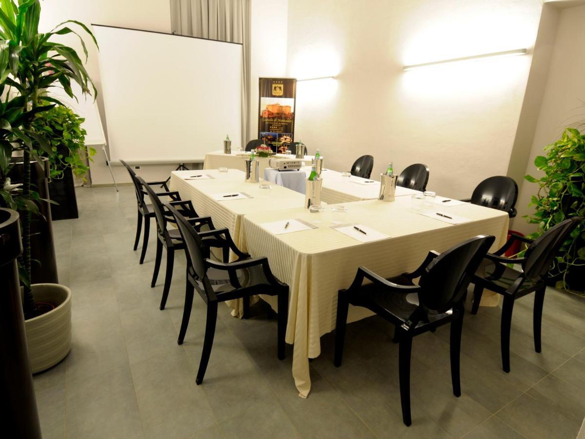 Montaldo Castle & Resort Montaldo Torinese ภายนอก รูปภาพ